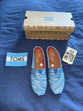 NIB AUTHENTIC WOMEN’S TOMS CLASSIC BLUE SPACE DYE SIZE 6